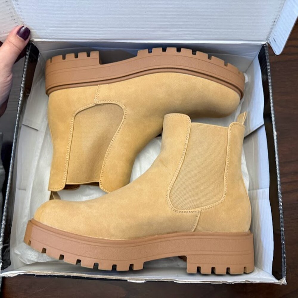 Women's Ankle Boot Low Heel Lug Sole Slip on - Chelsea Light Brown -size 8 - Picture 2 of 9